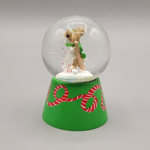 Charming Tails Snow Globe Glitter Green Figurine Snowboarding Mouse - Picture 2 of 9